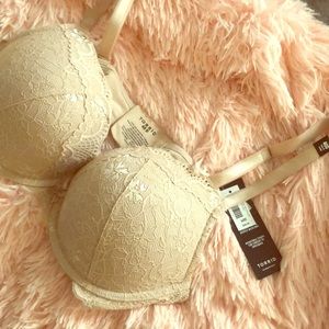 Push-up Plunge bra. Nude colored with lace.